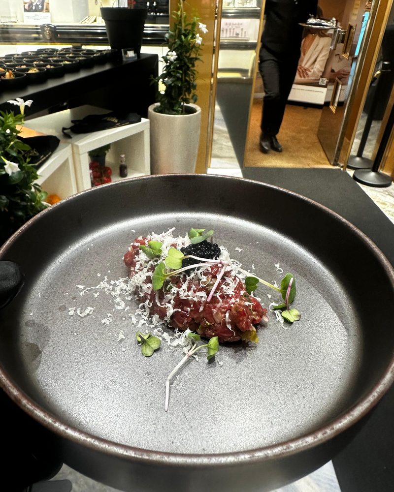 Beef Tartar mit Kaviar und Parmesan